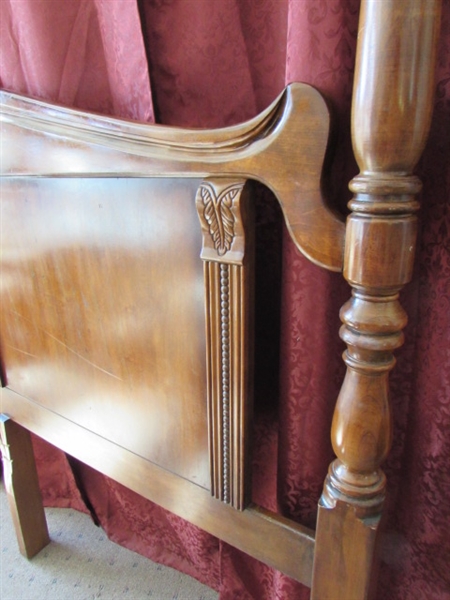 ELEGANT KING SIZE FOUR POSTER BED WITH TURNED & CARVED WOOD DETAILS