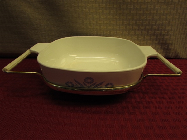 NOW YOU'RE COOKIN'!  PYREX & CORNING BAKE WARE & TWO  CASSEROLE CARRIERS