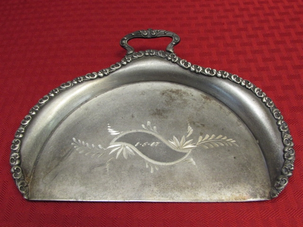 CLEVER ANTIQUE INVENTION KEEPS YOUR TABLE CLEAN - SILVERPLATE RICHFIELD PLATE CO. CRUMB SWEEPER
