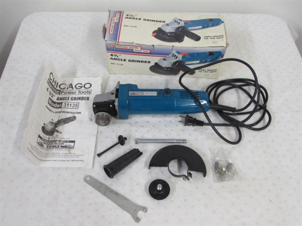 ANGLE GRINDER WITH GRINDING WHEELS