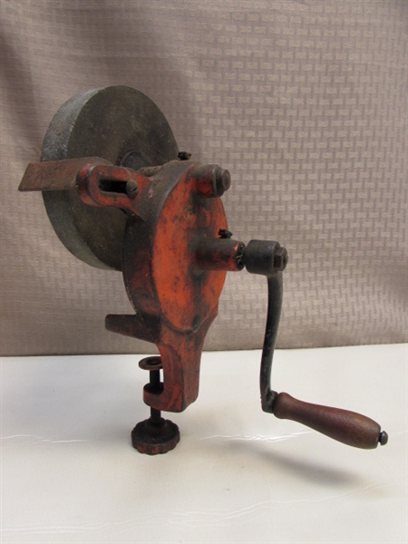 WORKING VINTAGE CLAMP ON HAND CRANK BENCH GRINDER