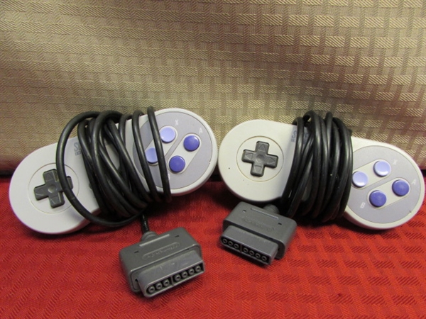 SUPER NINTENDO ENTERTAINMENT SYSTEM, 2 CONTROLLERS & 5 GAMES!