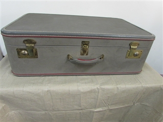 THE PERFECT VINTAGE SUITCASE
