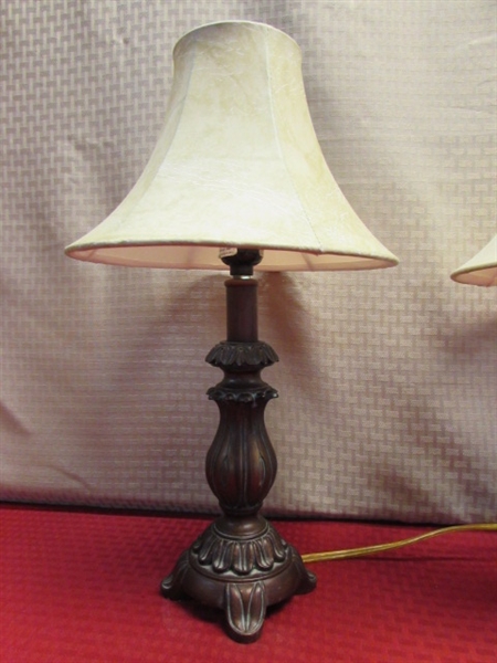 A PAIR OF ELEGANT TABLE LAMPS