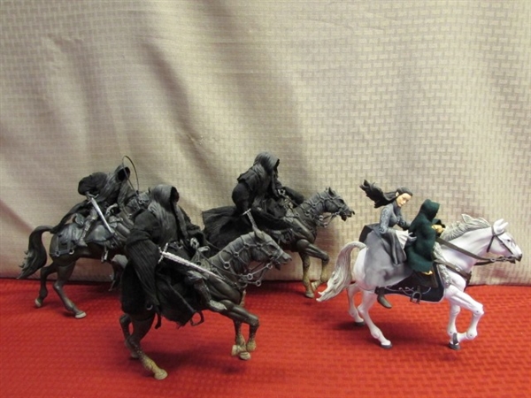 RE-ENACT CHASE SCENE FROM LORD OF THE RINGS FELLOWSHIP OF THE RINGS - ARWEN & FRODO ON HORSEBACK & 3 RINGWRAITHS ON DEMON HORSES