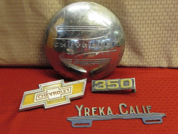 VINTAGE 1940'S CHEVY HUBCAP, CHEVY BOWTIE & 350 GRILL EMBLEMS & YREKA, CA METAL SIGN 