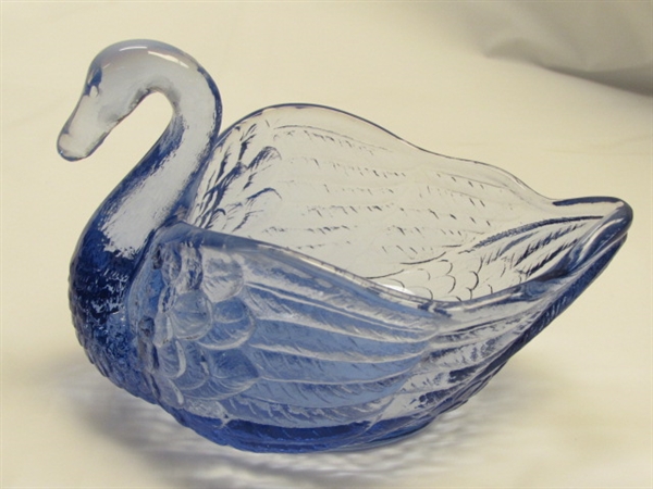 VINTAGE OPALESCENT FENTON ART GLASS SWAN DISH, TURNED WOOD CANDLE STICKS & VINTAGE COLLECTIBLE PLATES