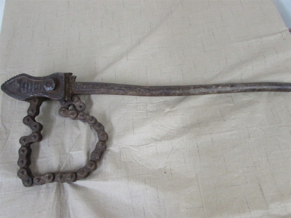 HEAVY DUTY 8 VINTAGE PIPE WRENCH