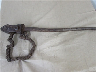 HEAVY DUTY 8" VINTAGE PIPE WRENCH