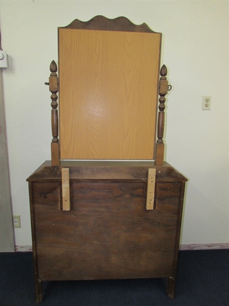 BEAUTIFUL EARLY AMERICAN CHEST OF DRAWERS WITH CHEVAL MIRROR 