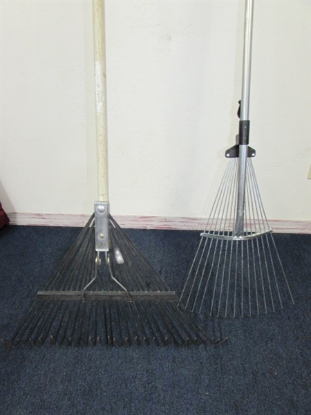 AUTUMN CLEAN UP!  NICE BLACK & DECKER GRASS HOG WEED EATER & TWO METAL PRONG RAKES