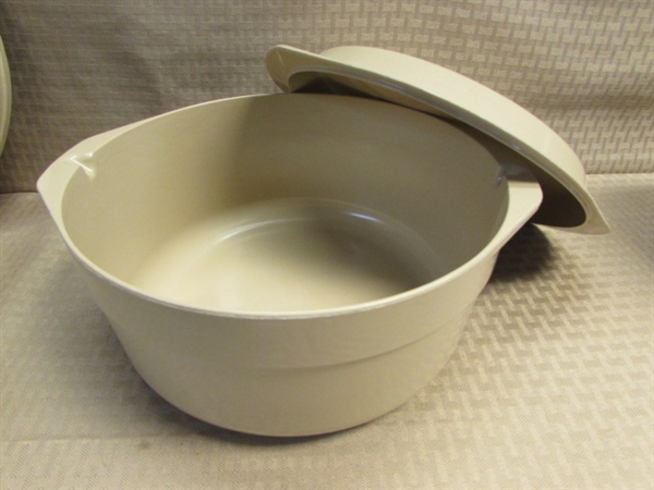 GIVE YOURSELF A BREAK IN THE KITCHEN-NICE ASSORTMENT OF MICROWAVE COOK WARE!