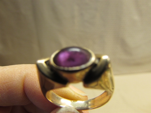 BEAUTIFUL SOLID GOLD & AMETHYST RING