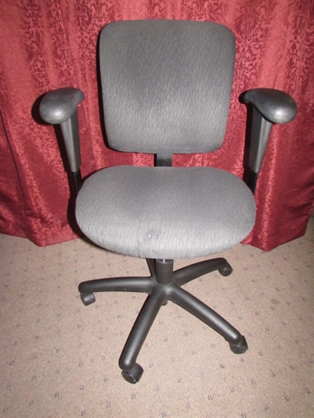 COMFORTABLE, QUALITY MADE OFFICE CHAIR