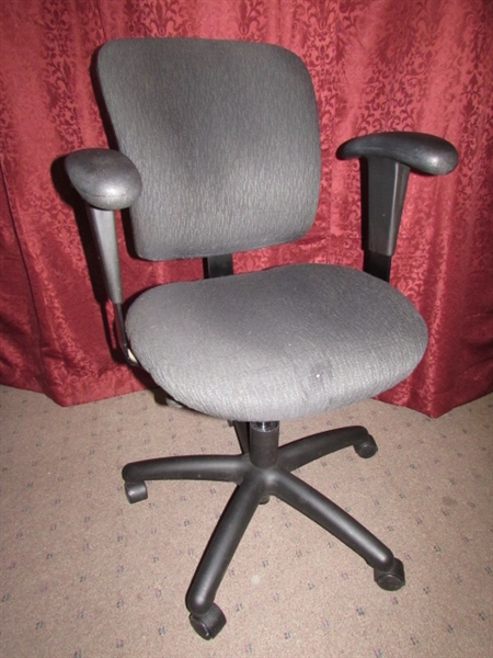 COMFORTABLE, QUALITY MADE OFFICE CHAIR