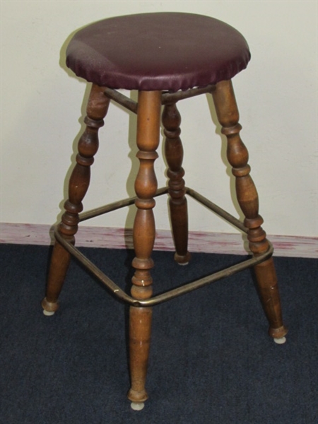 CUTE BAR STOOL WITH TURNED LEGS & METAL FOOT REST