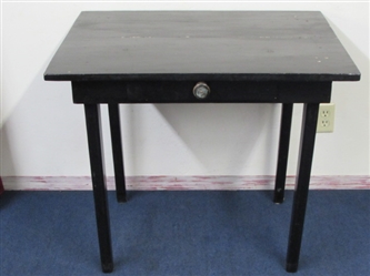 CUTE PRIMITIVE ONE DRAWER TABLE 