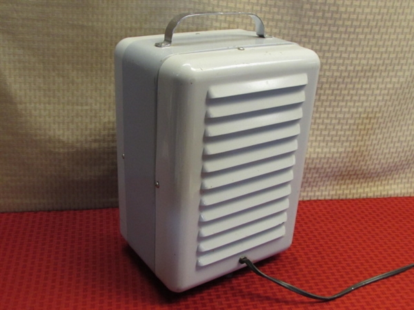 IT'S COLD OUTSIDE!  STAY WARM WITH THIS TITAN PORTABLE ELECTRIC HEATER