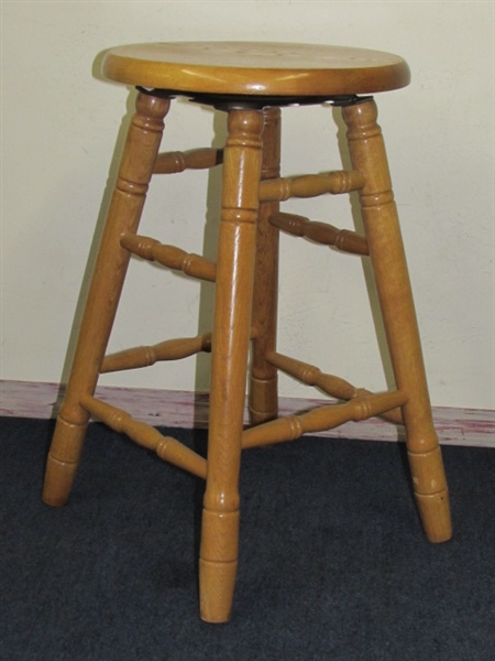 WELL MADE SOLID OAK SWIVEL BAR STOOL WITH TURNED LEGS #1