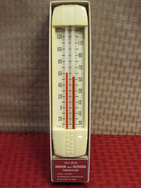 VINTAGE NEW AIRGUIDE THE 407 INDOOR OUTDOOR THERMOMETER IN ORIGINAL BOX