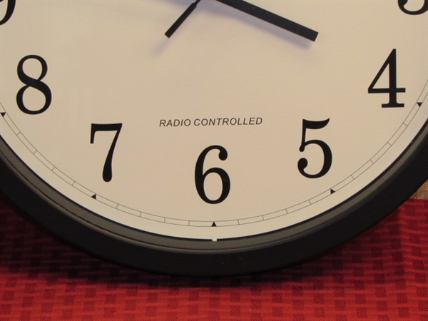 LA CROSSE TECHNOLOGY RADIO CONTROL ATOMIC WALL CLOCK