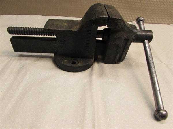 HEAVY DUTY COLUMBIAN 144M BENCH VISE  OPENS OVER 6 