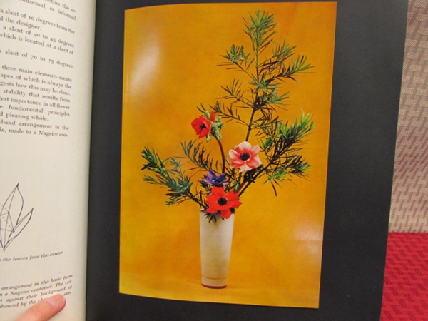 MASTER AN ANCIENT ART THE ART OF ARRANGING FLOWERS: A COMPLETE GUIDE TO JAPANESE IKEBANA