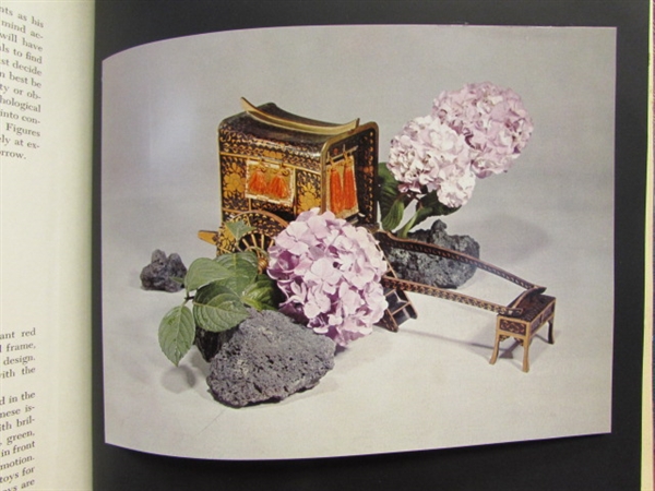MASTER AN ANCIENT ART THE ART OF ARRANGING FLOWERS: A COMPLETE GUIDE TO JAPANESE IKEBANA