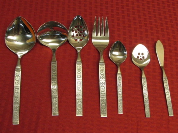 PRETTY VINTAGE NEW STAINLESS STEEL FLATWARE SET, 32 PIECES TOTAL WITH SERVING UTENSILS