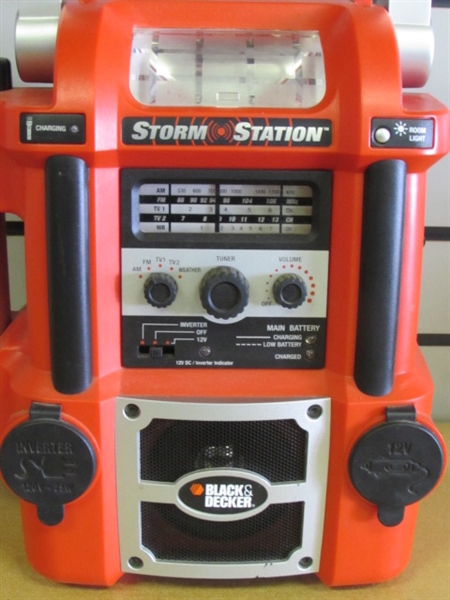 BLACK & DECKER STORM STATION ALL-IN-ONE RADIO/POWER SOURCE/LIGHT