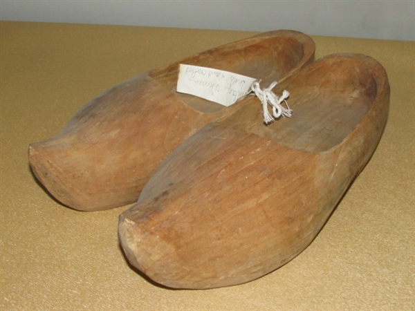VINTAGE HAND CRAFTED WOODEN DUTCH SHOES