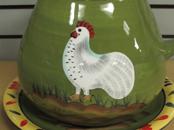 ROOSTER IN THE HEN HOUSE! NIB ROOSTER OVERSIZE PITCHER PLANTER WITH PLATE MADE BY BAUM BROTHERS