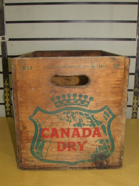 VINTAGE WOOD CANADA DRY CRATE IN GREAT SHAPE!