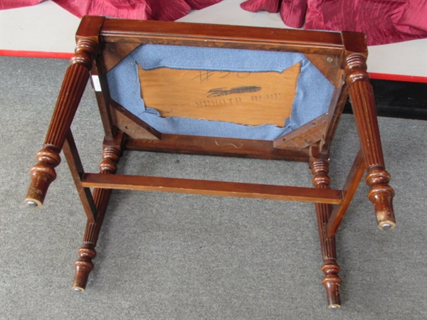 ELEGANT ANTIQUE WOOD BENCH WITH UPHOLSTERED CUSHION