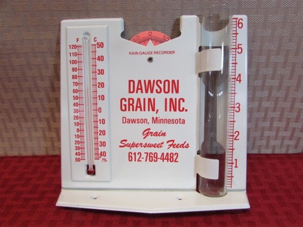 VINTAGE TIN THERMOMETER/RAIN GAUGE IN MINT CONDITION