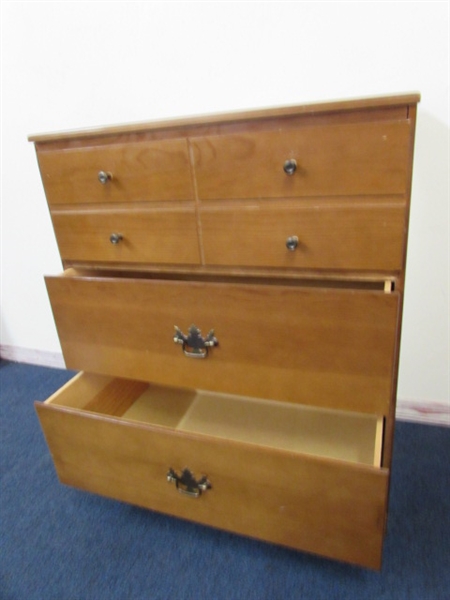 SWEET EARLY AMERICAN STYLE 3-DRAWER LARGE NIGHTSTAND OR SMALL DRESSER IN DARK MAPLE