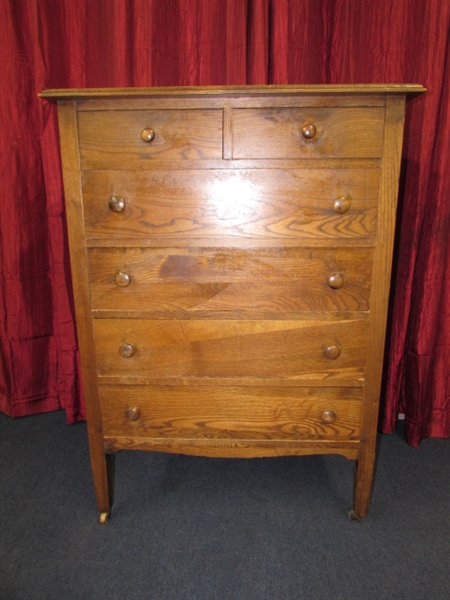 APPEALING ANTIQUE WOOD 6 DRAWER DRESSER WITH WOOD KNOBS