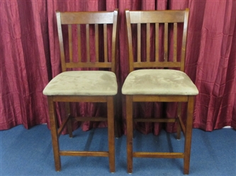 PAIR OF CHAIRS IN BISTRO TABLE/BAR STOOL HEIGHT-GREAT FOR BISTRO TABLE