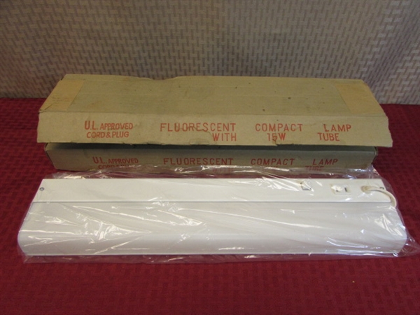 2 NEW COMPACT FLUORESCENT LAMPS WITH TUBES - UNDER COUNTER TYPE WITH 4 FT CORD