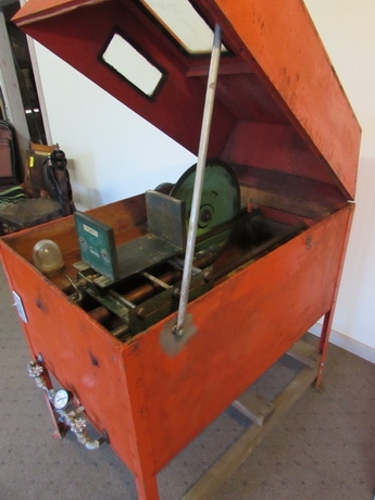 AWESOME 18 ROCK SAW WITH POWER DRIVE, CLEAN & READY TO GO! THERE IS A RESERVE ON THIS ITEM.