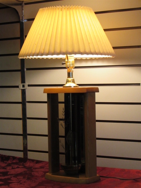 PRETTY WOOD BASE ACCENT LAMP WITH ETCHED GLASS PANEL