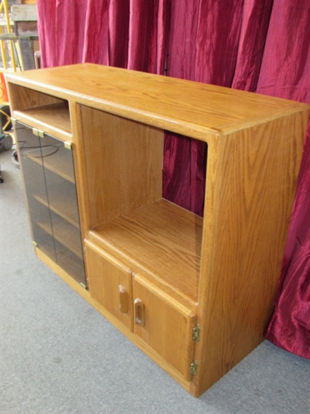 ATTRACTIVE OAK CABINET! GREAT FOR STORAGE ANYWHERE OR UNDER THE WALL MOUNTED TV!