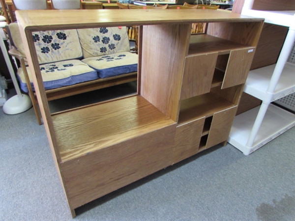 ATTRACTIVE OAK CABINET! GREAT FOR STORAGE ANYWHERE OR UNDER THE WALL MOUNTED TV!