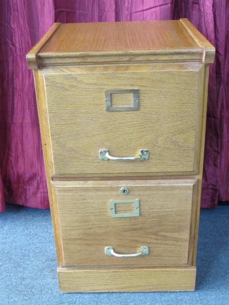 NICE TWO DRAWER OAK WOOD FILE CABINET WITH BRASS HANDLES & PENDAFLEX FILES