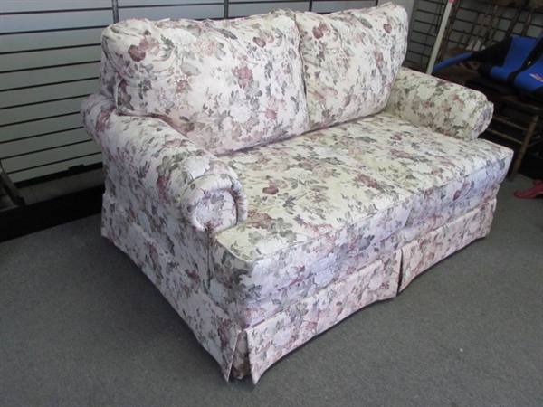 MATCHING COZY LOVESEAT-EXCELLENT CONDITION!