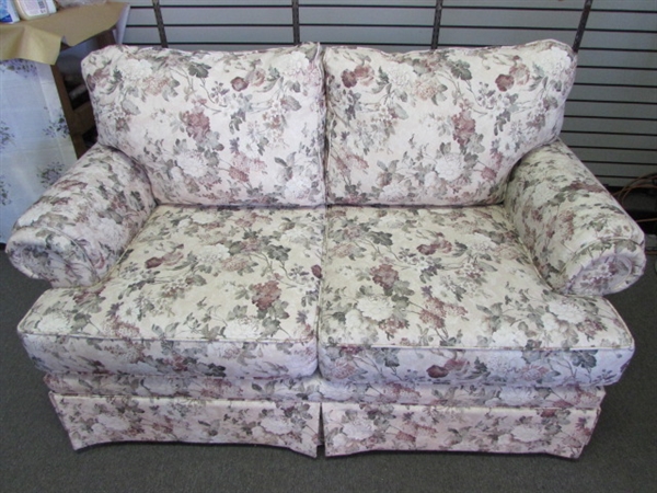 MATCHING COZY LOVESEAT-EXCELLENT CONDITION!