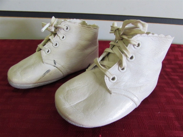 DARLING ANTIQUE MRS. DAY'S LEATHER BABY SHOES