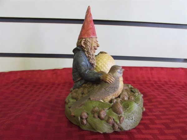 FOR THE GOLFER, COLLECTIBLE TOM CLARK BIRDIE GOLFING GNOME WITH CHICKADEE