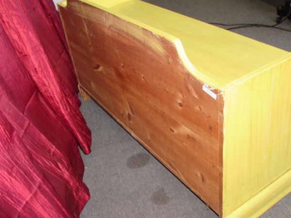 VINTAGE/ANTIQUE GOLDEN YELLOW STORAGE CHEST - WOULD LOOK GREAT WITH LOTS 6 & 7