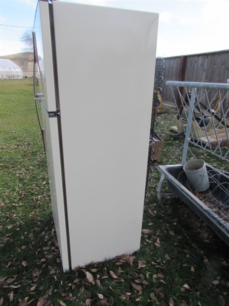 HOT POINT REFRIGERATOR WITH TOP FREEZER